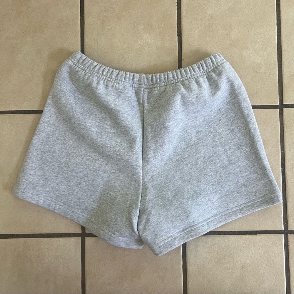 Aritzia
Cozy Sweatfleece Perfect Hi-rise Mini Short - Picture 9 of 9